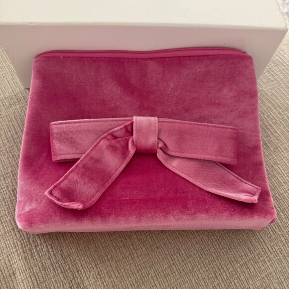 NWOT Ulta Pink Velvet Cosmetic Pouch With Bow Design & Zipper Closure - Picture 1 of 3